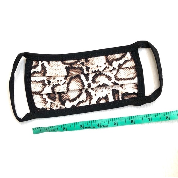 🔴 5 for $10 ONE Zenana Snakeskin Print Cotton Face Mask - Picture 4 of 6